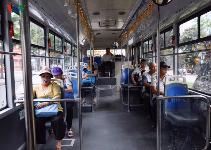 Ít thời điểm, các ghế ngồi trên xe được lấp đầy.