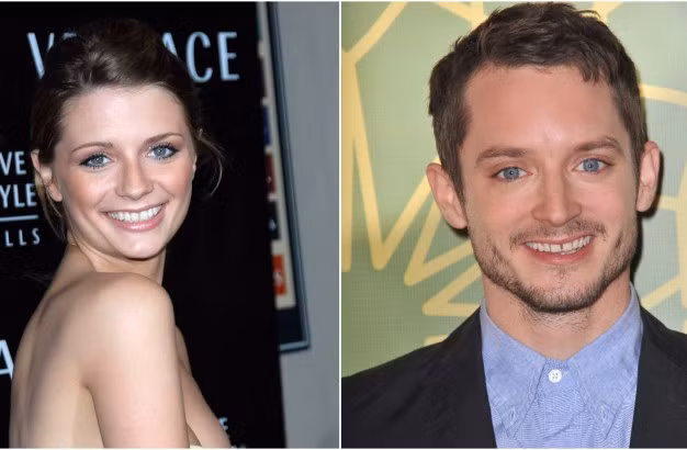 Khuôn mặt vuông và cái cằm bạnh cùng đôi mắt xanh lơ là ba điểm khiến hai diễn viên Mischa Barton và Elijah Wood giống nhau như hai chị em ruột.