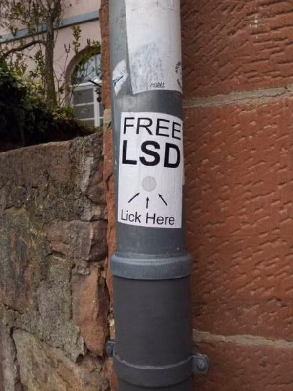 Thuốc gây ảo giác LSD miễn phí, liếm vào đây!