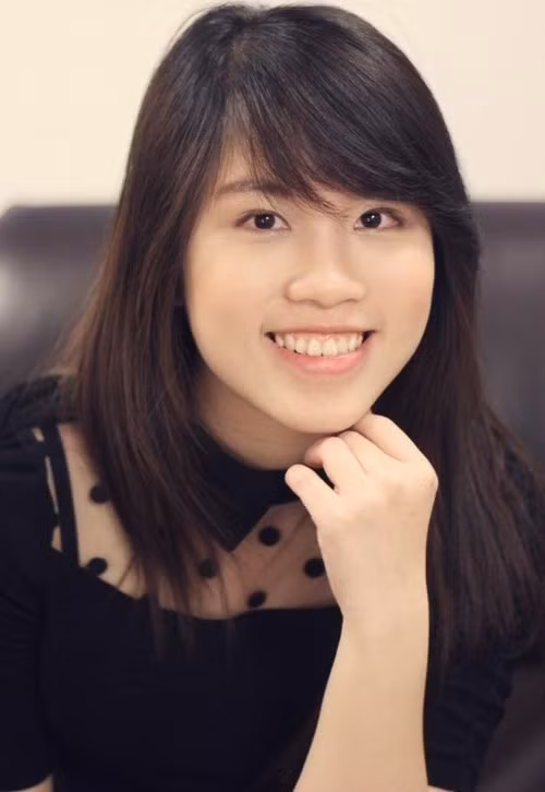 Lê Huyền Như Linh sinh năm 1992, là sinh viên Đại học Manitoba, Canada. 9X từng thi đỗ ngành Pharmacy và Science của 5 trường top ở Australia (Australian National University, University of Sydney, University of Wollogong...). Hiện Như Linh đảm nhiệm vai trò admin Hội Du học sinh Việt Nam tại Manitoba, thường xuyên tham gia tổ chức các hoạt động cho du học sinh vào các dịp lễ tết.