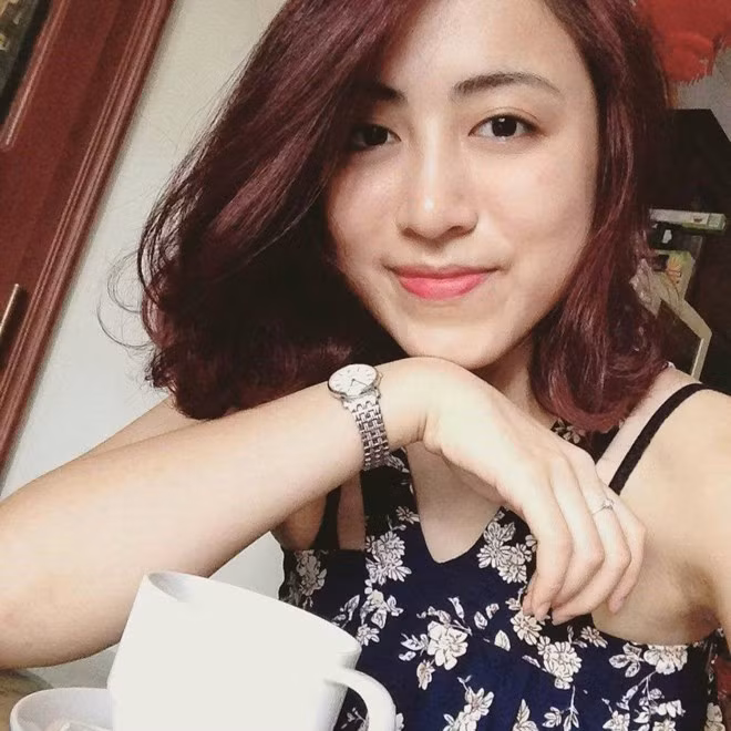 Nguyễn Thùy Trang hiện là sinh viên trường Ucam Universidad, Murcia, Tây Ban Nha. Cô gái sinh năm 1995 cao 1,66 m, có sở thích đi du lịch và tìm hiểu về ngôn ngữ, ẩm thực của nhiều quốc gia. Trong cuộc sống, Thùy Trang tâm niệm: "Hãy sống hết mình khi còn trẻ, làm mọi điều bạn nghĩ rằng ý nghĩa với cuộc sống của bạn và mọi người".