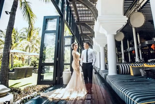 Nữ cảnh sát quyến rũ trong trang phục cô dâu. (Kiến Thức đã đặt lại tiêu đề bài viết)