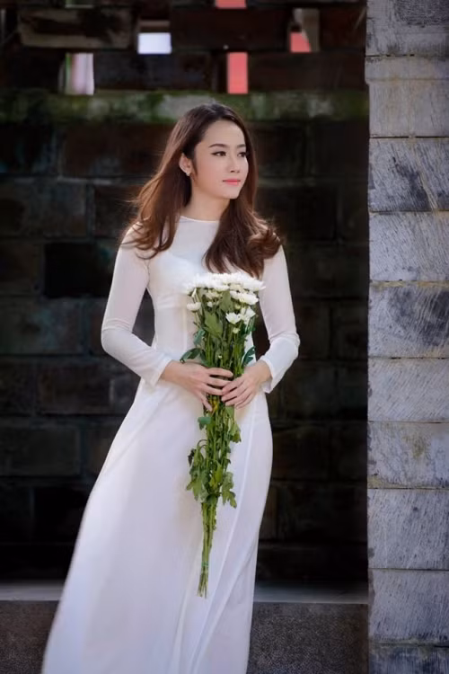 Kệt Kê Sỏn có tên tiếng Việt là Vòng Nguyệt Quế, sinh năm 1994, hiện đang là du học sinh trường Đại học Dược Hà Nội.