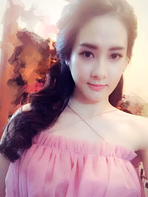 Cô gái xinh đẹp này luôn được thầy cô, bạn bè yêu quý và được gọi biệt danh khá dễ thương là "nhí".