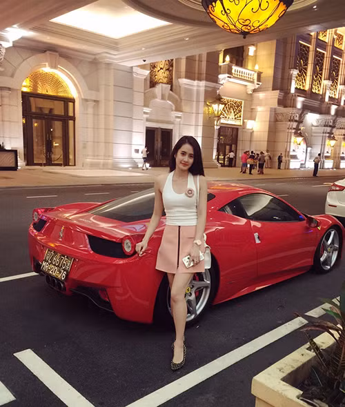 Quan niệm sống của Phương Thanh: "Tuổi trẻ, phải cháy hết mình với những đam mê nhiệt huyết, lạc quan khi khởi đầu mọi công việc và đừng thiếu đi ước mơ".