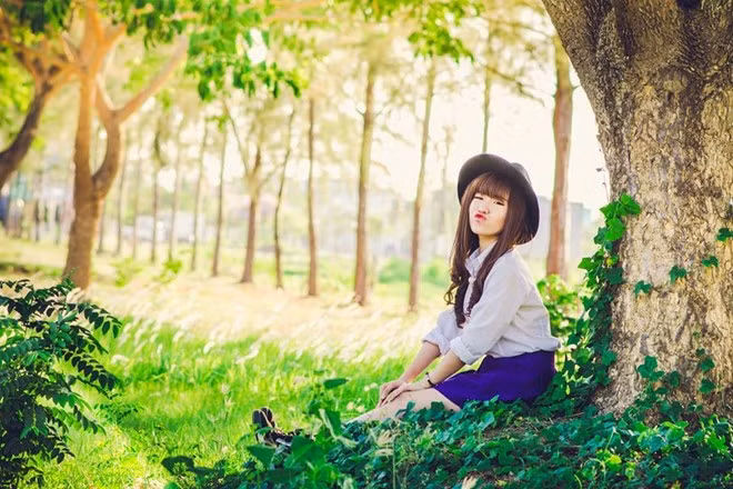 Tuy nhiên, cô cho hay, bên cạnh một số lời khen, cô còn đối mặt với không ít chỉ trích từ cộng đồng mạng xung quanh mái tóc của cô. Trước những lời chỉ trích, cô gái sinh năm 1993 chia sẻ: “Mình cũng là fan của ca sĩ Khởi My. Song không phải vì thế mà mình làm mọi cách để giống thần tượng. Mái tóc này do một người bạn tư vấn, mình thấy đẹp và hợp với khuôn mặt nên đã để gần 4 tháng nay”.