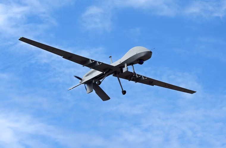 MQ-1C có chiều dài 8m, sải cánh 7m, cao 2,1m, trọng lượng cất cánh tối đa 1,6 tấn.