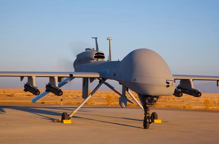 Mỗi chiếc UAV khi chiến đấu có thể mang được đến 4 tên lửa chống tăng Hellfire, 4 bom liệng GBU-44/B cũng như có thể trang bị cả tên lửa không đối không Stinger.