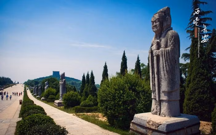 Để tránh việc phải bỏ mạng, thợ xây đã tạo ra con đường sống cho bản thân đồng thời đảm bảo phong ấn hoàn toàn lăng mộ để kẻ gian khó có thể tìm và mở cửa khu mộ.