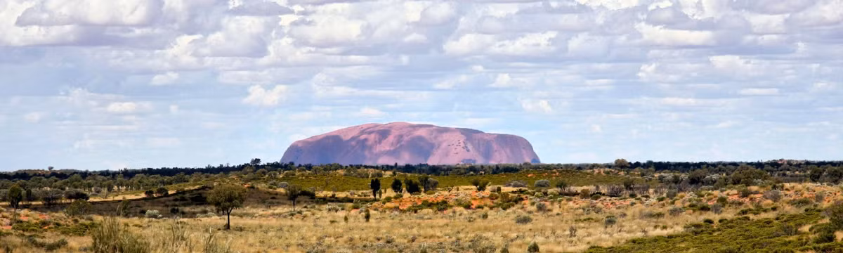 Do vậy, họ gửi trả lại những mẫu vật lấy từ núi Uluru nhằm hóa giải "lời nguyền" kèm theo lời xin lỗi.