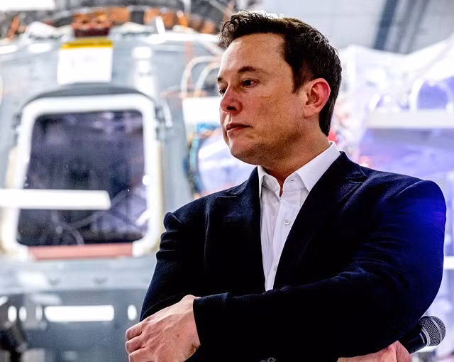 Tỷ phú Elon Musk thông tin rằng, một đội tàu vũ trụ Starship tập trung trên quỹ đạo Trái đất trước khi khởi hành tới sao Hỏa khi các hành tinh đi ngang qua nhau.