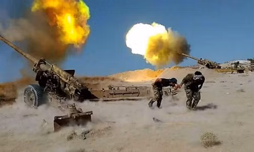 Cùng thời điểm này, Không quân Syria đã tiến hành đợt oanh kích dữ dội nhằm vào các căn cứ của nhóm khủng bố này tại các thị trấn al-Zuka, al-Latamineh và Kafar Zita ở Bắc Hama và Ma'areh Hormeh, Sheikh Mustafa, al-Rakaya, Karsaeh, Kafar Sanjeh, al-Baredeh, Ma'ar Zita và Khan Sheikhoun ở Nam Idlib. Ảnh: FNA.