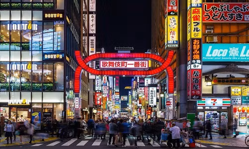 Kabuchiko: Nằm phía đông ga JR Shinjuku, Kabuchiko là khu giải trí lớn nhất thủ đô Tokyo của Nhật Bản, sở hữu hàng loạt biển hiệu quảng cáo kinh doanh, phục vụ các hoạt động đêm khuya như quán bar, nhà hàng, cung điện, rạp chiếu phim... Tại đây, bạn có thể ghé thăm nhà hàng Robot nổi tiếng và các quán bar có chủ đề kỳ quái khác như The Lock Up. Ảnh: Pinterest.