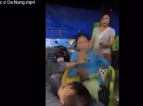 Vậy nhưng sau đó, Công an TP Đà Nẵng cho biết, người phụ nữ này có đầy đủ giấy tờ chứng minh đứa trẻ trong clip chính là con của bà ấy chứ không phải bắt cóc như trên mạng lan truyền.