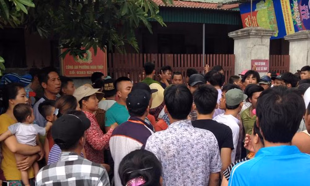 Tin nong 24h: Nghi bat coc tre em, dan vay kin tru so CA-Hinh-4