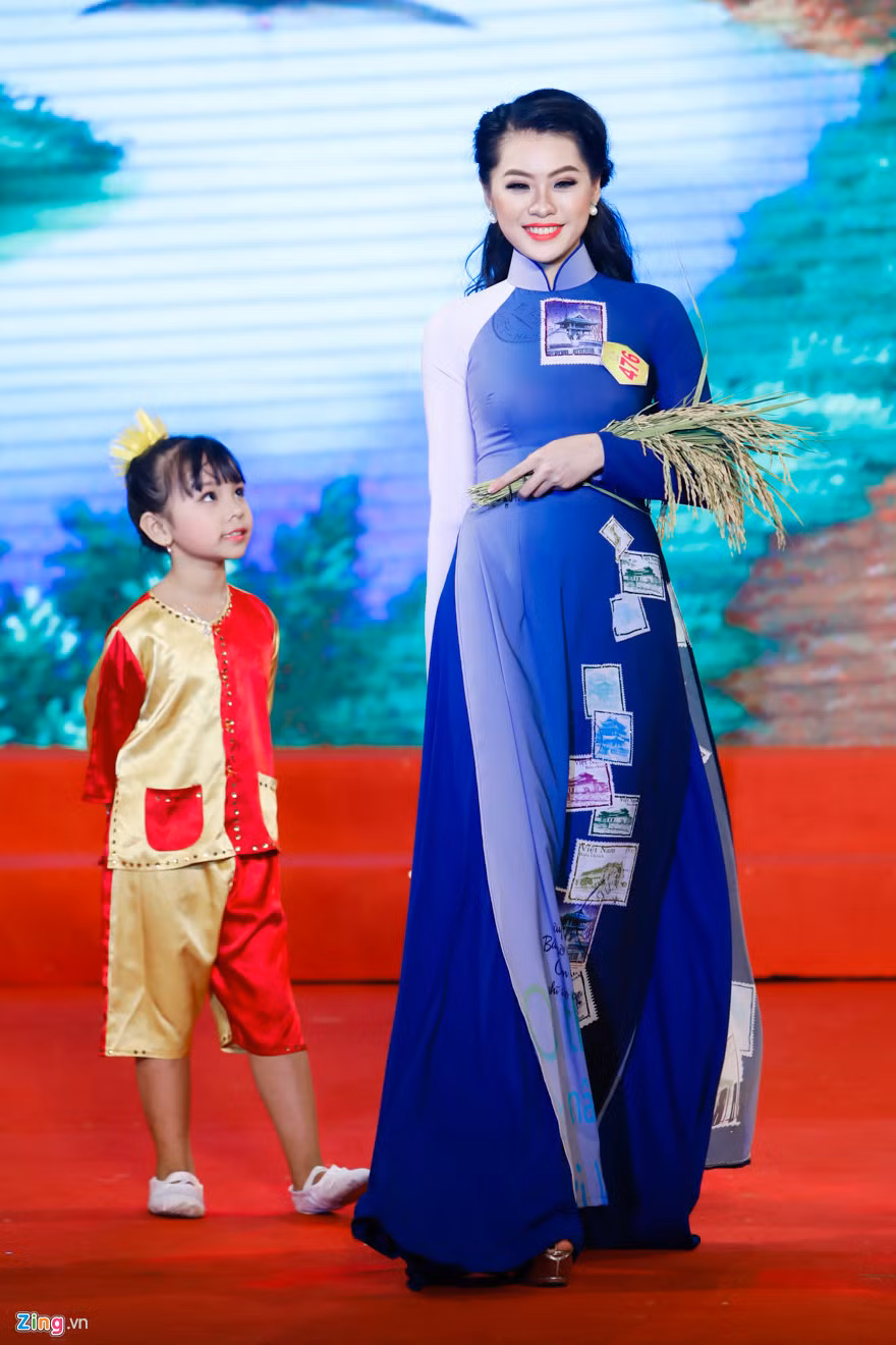 Mỗi người đẹp trình diễn như một đại sứ gửi gắm thông điệp nhắc nhở về quá trình hình thành, phát triển và kết nối của vùng đất Phương Nam.