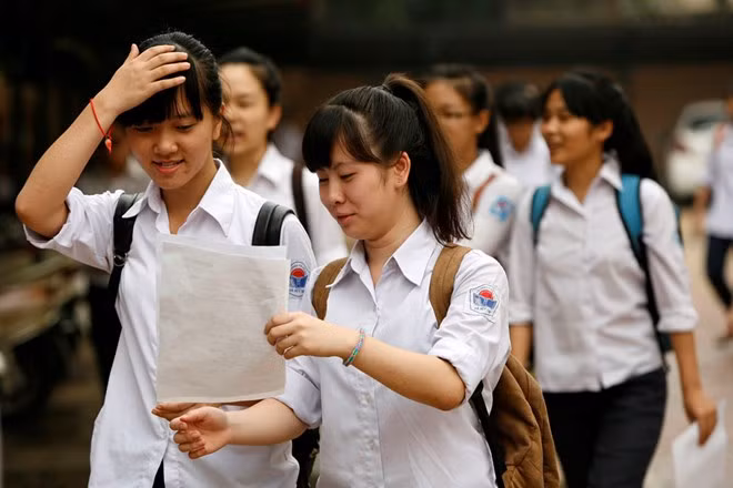 Tuần qua, nhiều trường Đại học bắt đầu công bố điểm chuẩn xét tuyển đại học. Theo Bộ Giáo dục và đào tạo, các trường sẽ công bố điểm chuẩn chậm nhất vào 17h ngày 1/8. Năm nay, điểm trúng tuyển của nhiều trường tăng từ 0,5-2 điểm.