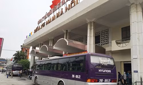 Thành phố quy hoạch lại hệ thống các bến xe khách, trong đó có dừng hoạt động 2 bến xe thuộc hàng lớn nhất Thủ đô vào năm 2020 đó là bến Giáp Bát, Gia Lâm, các bến xe này sẽ được dừng hoạt động để chuyển thành bãi đỗ xe công cộng.