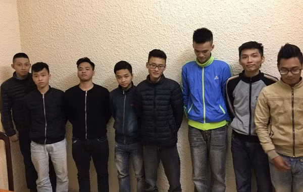 Bat khan cap nhom quai xe dua xe nao loan duong Ha Noi
