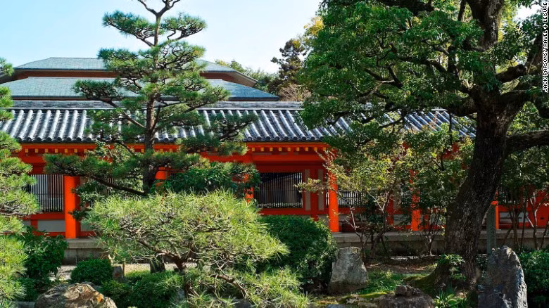 Chùa Sanjusangendo hay còn gọi là chùa Tượng Phật nghìn tay nghìn mắt được xây dựng ở Kyoto năm 1164. Chùa cổ Nhật Bản này có 1.000 tượng Phật và đến năm 1264 được xây dựng lại sau khi xảy ra hỏa hoạn.