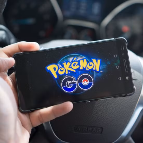 Nhưng có lẽ, điều nguy hiểm nhất bạn có thể làm khi chơi Pokemon Go! đó là... vừa chơi vừa lái xe!