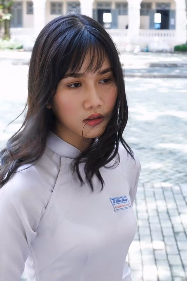 Phương Anh nổi bật với nét đẹp giản dị, chững chạc hơn tuổi 18 của mình rất nhiều. Đây cũng là một nét khiến cô nàng dễ gây ấn tượng hơn với ban giám khảo trong cuộc thi năm nay.