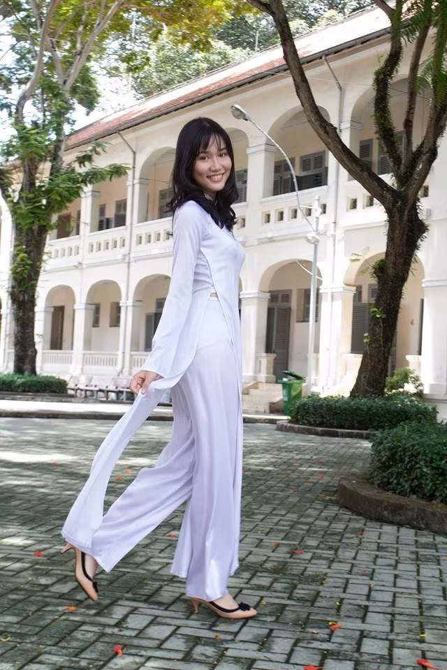 Ngoài danh hiệu Hoa khôi - Miss Áo dài nữ sinh 2015, với sự thông minh và cách ứng xử mau lẹ, Phạm Ngọc Phương Anh còn giành luôn giải thưởng phụ dành cho thí sinh có phần thi ứng xử xuất sắc nhất đêm chung kết.