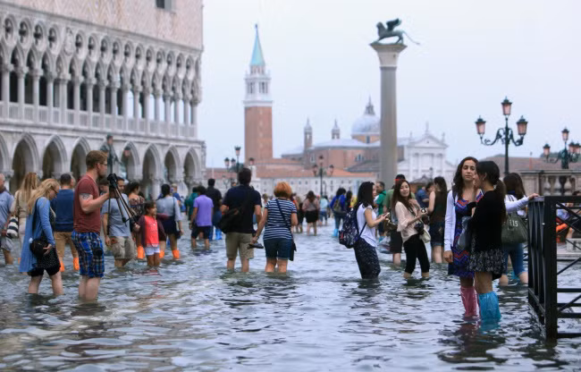 Mực nước dâng cao khiến Venice, Italy trở thành một nơi không thể sinh sống được vào năm 2028.