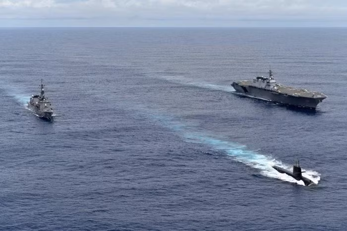 Khu trục hạm Ikazuchi cùng tàu đổ bộ trực thăng Kaga là hai "nhân vật chính" của phía Nhật Bản trong cuộc tập trận Mỹ - Nhật lần này.