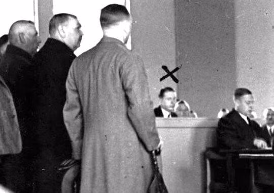 Sau một thời gian điều tra, cảnh sát đã bắt được "ma cà rồng" Peter vào tháng 5/1930. Tại cơ quan điều tra, gã thú nhận đã thực hiện 79 vụ án. Tuy nhiên, giới điều tra chỉ xác nhận được gã gây ra 9 vụ giết người. Với những bằng chứng không thể chối cãi, gã bị tòa tuyên 9 bản án tử hình và thi hành án bằng máy chém.