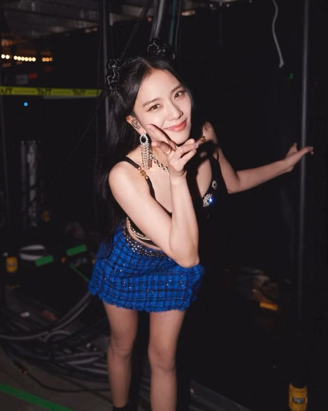 Về phần Jisoo, bức ảnh của cô được chụp từ buổi biểu diễn đầu tiên của BlackPink tại Dallas (Mỹ) ngày 28/10.