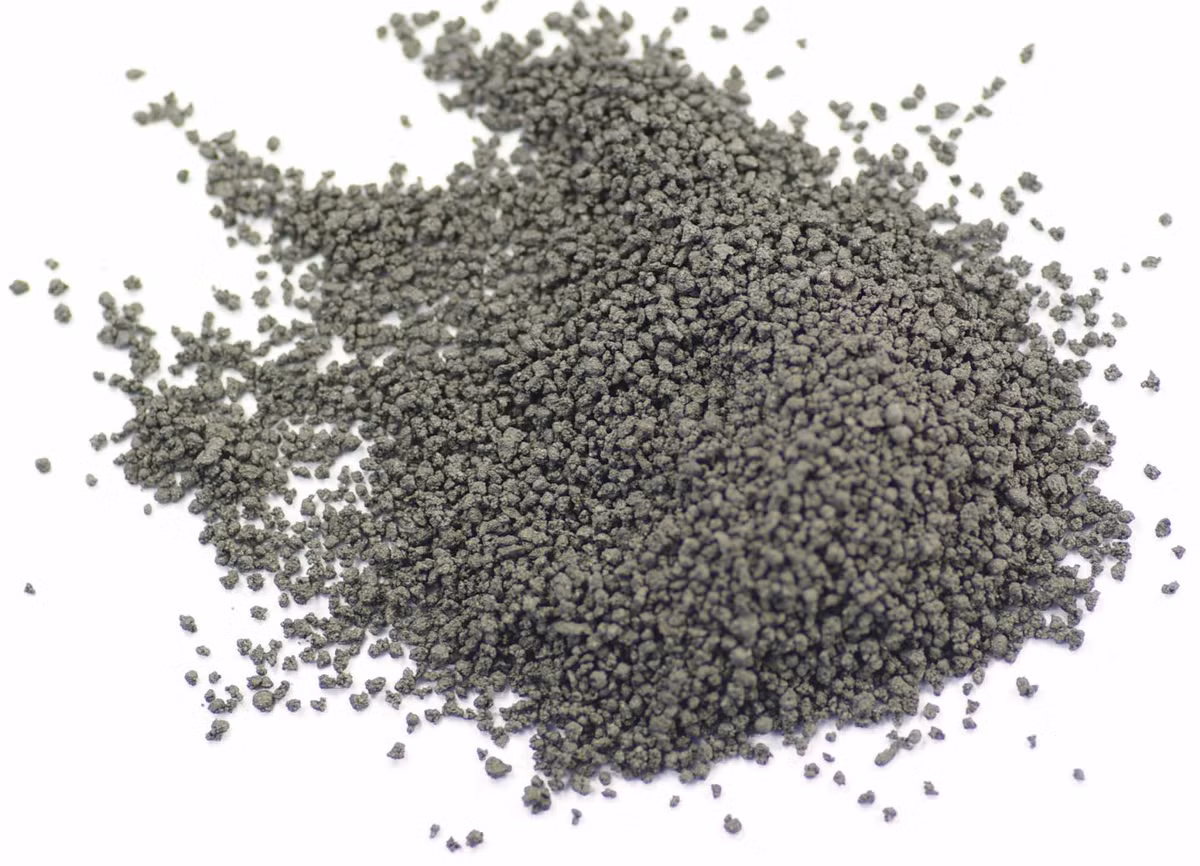 Người Trung Quốc tạo ra thuốc súng đầu tiên trong lịch sử từ hỗn hợp của nitrat kali, than và lưu huỳnh. Phát minh này được đề cập lần đầu tiên vào năm 1044 trong bộ sưu tập kỹ thuật quân sự do Zeng Goliang biên soạn.