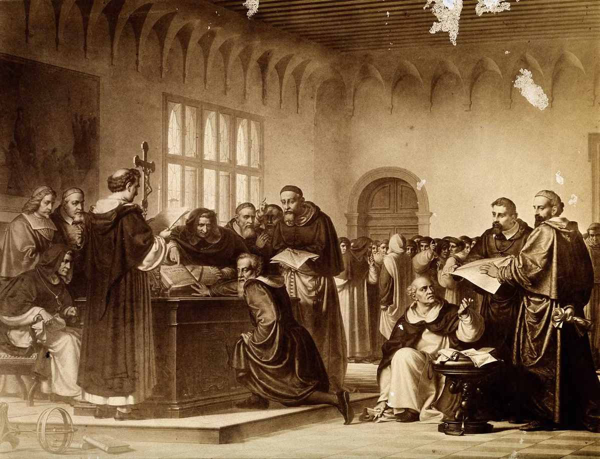 Kể từ sau phiên tòa trên, Galileo bị quản thúc và sống trong căn nhà tại Arcetri, gần Florence. Ông qua đời năm 1642. Đến năm 1737 thi hài ông được đưa vào nhà thờ Santa Croce ở thành phố Florence, Italy.