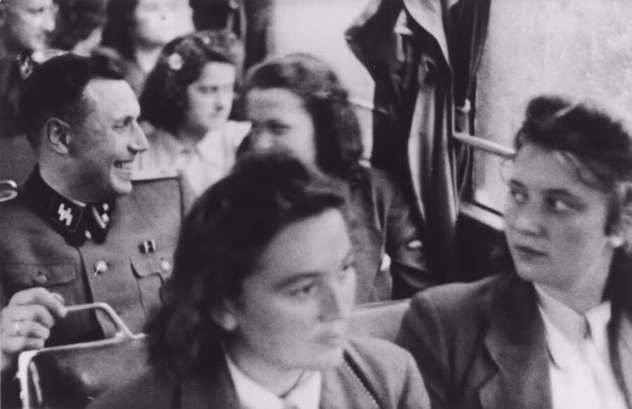 Không chỉ nam giới, một số phụ nữ sẵn sàng làm việc cho Hitler tại Auschwitz để tra tấn và sát hại tù nhân mà không cảm thấy tội lỗi.
