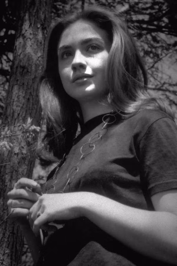 Năm 21 tuổi, bà Hillary Clinton gây xao xuyến với nhan sắc nổi bật.