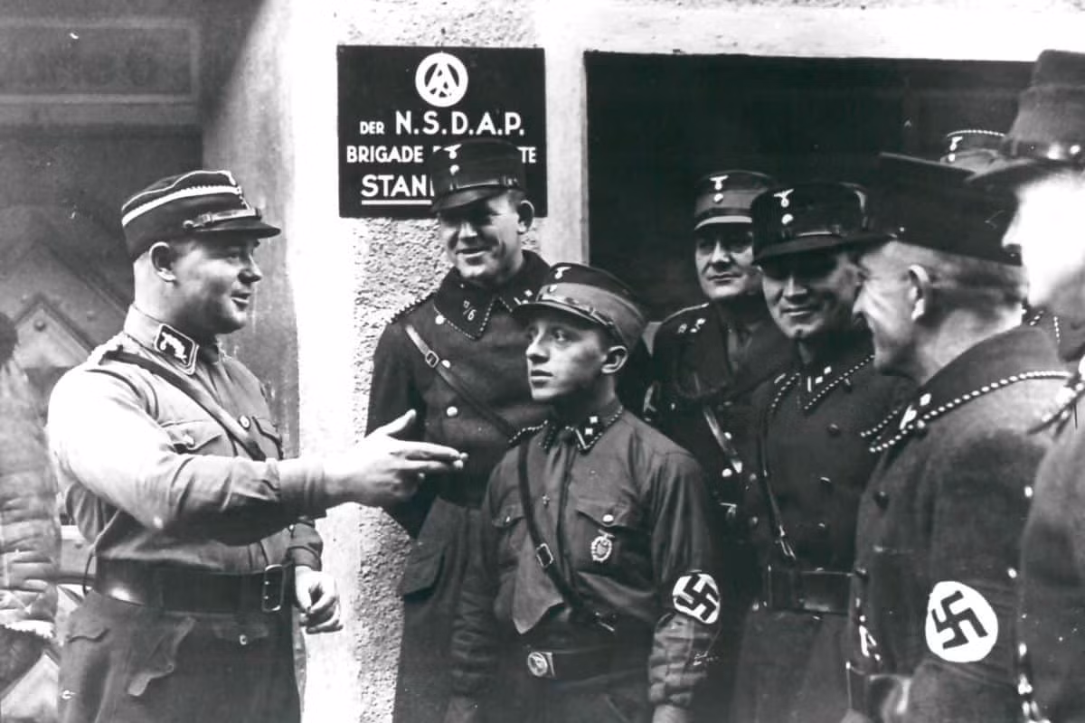 Chính vì vậy, sau khi Thế chiến 2 kết thúc, nhiều thành viên của Gestapo bị bắt giữ và đưa ra xét xử, đối mặt với những bản án nghiêm khắc vì những tội ác đã gây ra. Mời độc giả xem video: Hitler còn sống sau Thế chiến 2? Nguồn: VTC14.