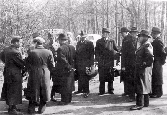 Đức Quốc xã thành lập Gestapo vào năm 1933. Kể từ khi được thành lập, Gestapo có nhiệm vụ đàn áp những người, thế lực chống chế độ Đức quốc xã.