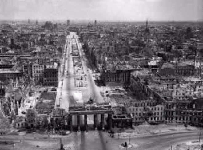 Lần đầu tiên Berlin thất thủ trước quân Liên Xô là trong Chiến tranh Bảy Năm (1760), lần thứ hai là trong Chiến tranh Liên minh thứ Sáu chống lại Đệ Nhất đế chế Pháp năm 1813 và lần thứ 3 là trong Chiến dịch Berlin năm 1945.