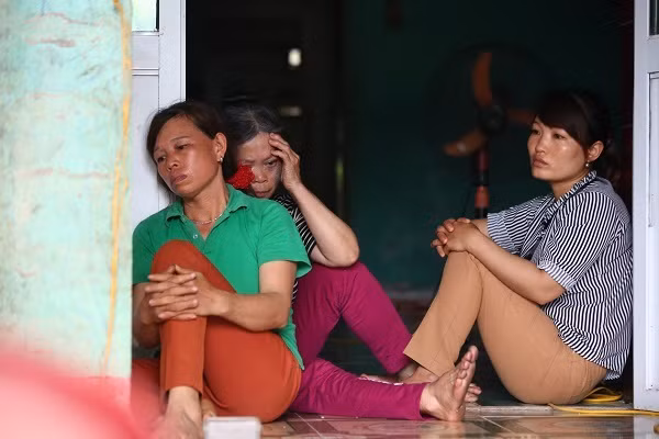 Bat ngo chuyen nguoi me om 3 con tu tu o Hoa Binh-Hinh-2