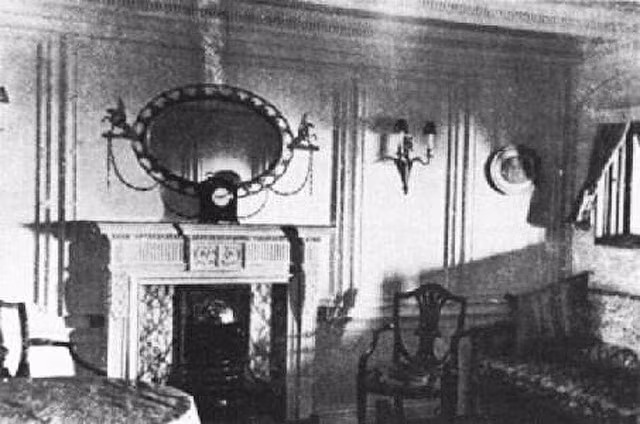 Theo đó, nội thất bên trong tàu Titanic được trang trí lộng lẫy và sang trọng để phục vụ hành khách.