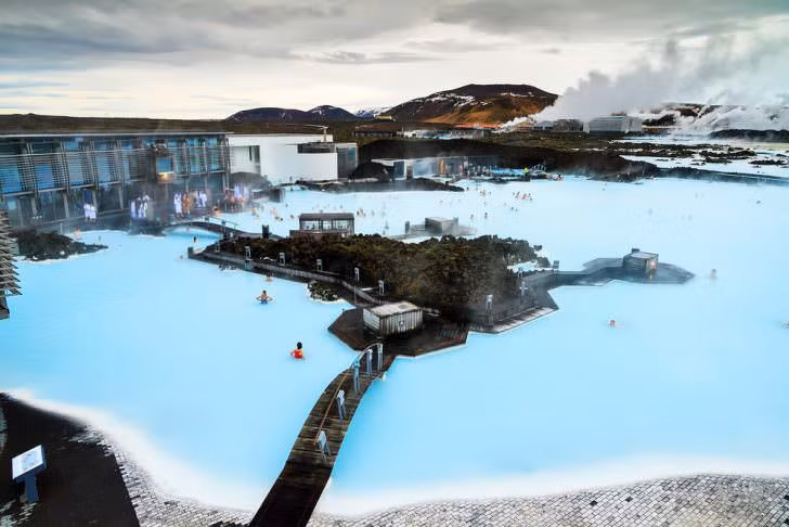 Nguồn nước ở Blue Lagoon được cung cấp từ một nhà máy địa nhiệt Svartsengi và được bơm thay 2 ngày/lần.