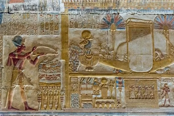 Thần Khnum được coi là cha của các pharaoh Ai Cập khi tạo ra những vị vua vĩ đại để cai trị đế chế rộng lớn.