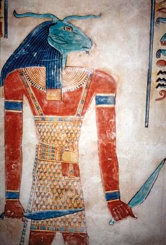 Chính vì vậy, nhiều pharaoh Ai Cập tự hào vì xuất thân thần thánh của bản thân. Điều này cũng đồng nghĩa với việc nhà vua trị vì Ai Cập có sức mạnh phi thường và là người quyền lực.
