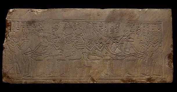 Thần Khnum nổi tiếng với giai thoại tạo ra con người từ đất sét. Vị thần này đóng vai trò như một người thợ gốm tạo ra loài người.