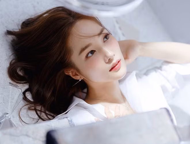 Hiện tại, Park Min Young vẫn duy trì được sắc vóc trẻ trung của mình. Cô được mệnh danh là “người đẹp dao kéo” thành công nhất xứ sở kim chi