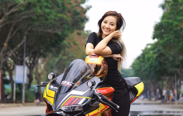 Đầu năm 2017, Nguyễn Ngọc Tường Vy (sinh năm 1994) bất ngờ trở thành tâm điểm của sự chú ý nhờ ‘dính' đến Công Phượng.
