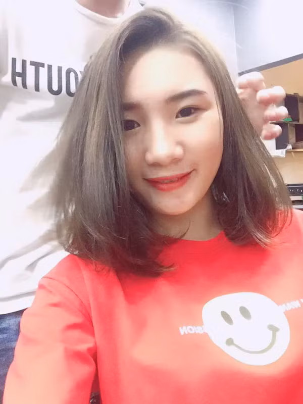 Cô gái đó tên là Hoài, 20 tuổi, hiện đang theo học tiếng Nhật tại Hà Nội.