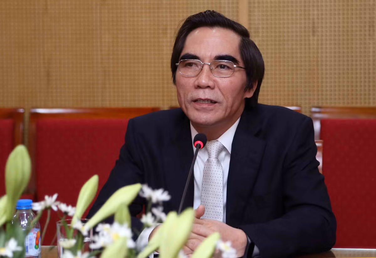 Ông Trung sinh năm 1961, trước khi được Thủ tướng bổ nhiệm làm Thứ trưởng, là Cục trưởng Cục Phát triển doanh nghiệp.