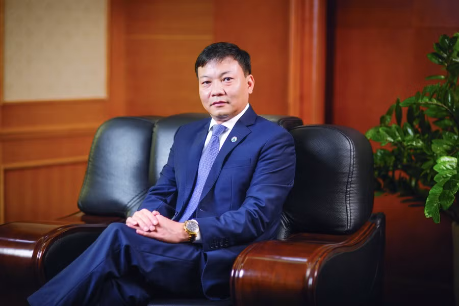  9. Ông Trương Hải Long (SN 1971): Bí thư Đảng ủy, Chủ tịch Hội đồng thành viên Tổng Công ty Đầu tư và Phát triển nhà Hà Nội. Chuyên môn nghiệp vụ: Đại học, Kỹ sư Xây dựng dân dụng và công nghiệp; Kỹ sư Thủy lợi và thủy điện; Cao cấp lý luận chính trị. Trúng cử đại biểu HĐND TP. Hà Nội nhiệm kỳ 2021-2026 tại đơn vị bầu cử huyện Thạch Thất.