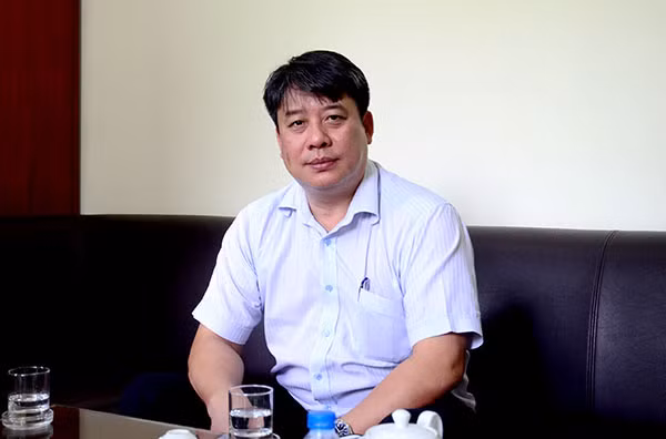  2. Ông Nguyễn Anh Tuấn (SN 1967): Bí thư Đảng ủy, Chủ tịch Hội đồng thành viên Tổng công ty Điện lực TP. Hà Nội. Chuyên môn nghiệp vụ: Đại học, chuyên ngành Kỹ thuật điện; Lý luận chính trị: Cao cấp. Ông Nguyễn Anh Tuấn trúng cử đại biểu HĐND TP. Hà Nội nhiệm kỳ 2021-2026 tại đơn vị bầu cử quận Hà Đông.